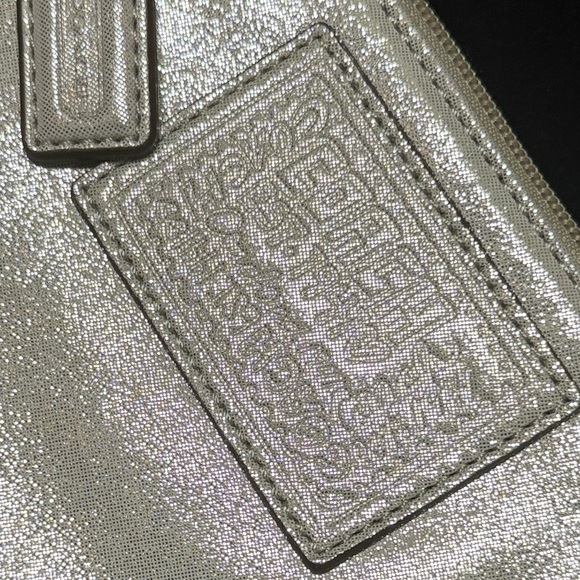 Coach Pearlescent Poppy Liquid Metallic Champagne Leather Wristlet 2010 Clean - Picture 8 of 16